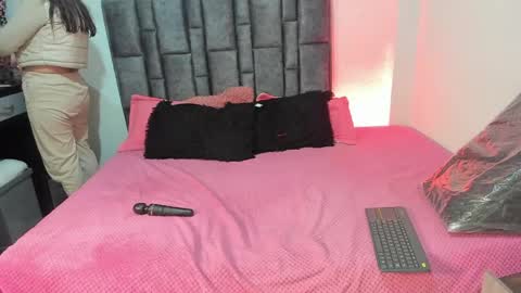 Snapshot of esmeraldaa_sc chatting on 05.31.26 Perla online show from 05.31.26