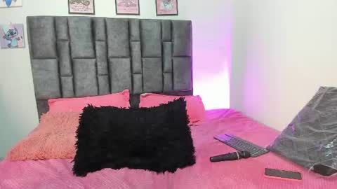 Snapshot of esmeraldaa_sc chatting on 06.10.26 Perla online show from 06.10.26