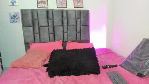 Snapshot of esmeraldaa_sc chatting on 06.11.26 Perla online show from 06.11.26