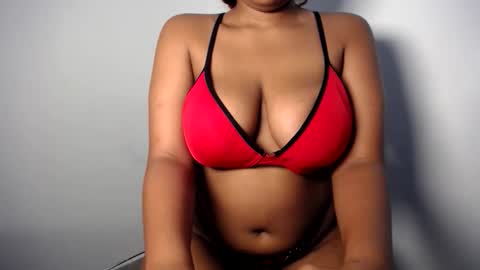 Snapshot of esmeray_ chatting on 05.16.26 Esme online show from 05.16.26