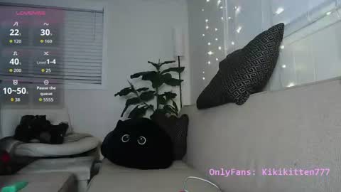 Snapshot of esoterickitten777 chatting on 08.06.26 axe online show from 08.06.26