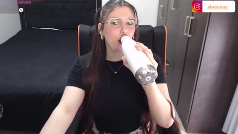 Snapshot of espagamer5 chatting on 11.01.25 Xbebetax online show from 11.01.25