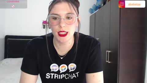 Snapshot of espagamer5 chatting on 11.08.25 Xbebetax online show from 11.08.25