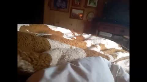 Snapshot of especuloshumeantes chatting on 10.12.25 Gea y Uranus online show from 10.12.25