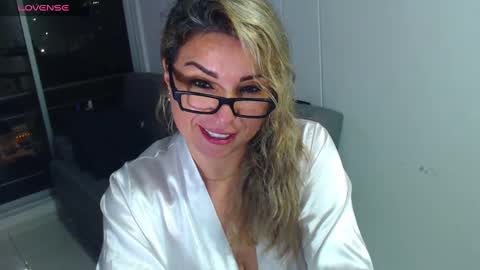 Snapshot of esperanza86_ chatting on 12.25.24 Juliana online show from 12.25.24