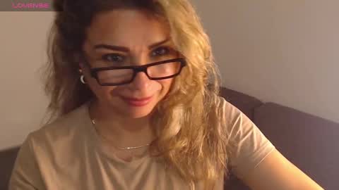 Snapshot of esperanza86_ chatting on 01.01.25 Juliana online show from 01.01.25