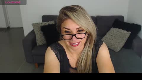 Snapshot of esperanza86_ chatting on 01.25.25 Juliana online show from 01.25.25