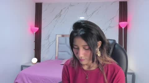 Snapshot of esperanzamora chatting on 04.17.26 esperanzamora online show from 04.17.26