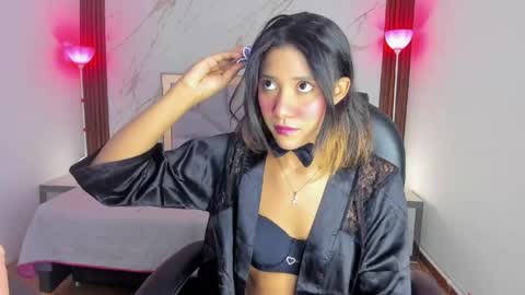 Snapshot of esperanzamora chatting on 04.25.26 esperanzamora online show from 04.25.26