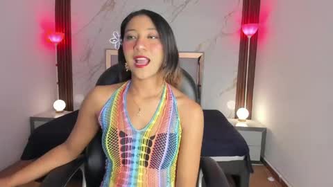 Snapshot of esperanzamora chatting on 04.29.26 esperanzamora online show from 04.29.26