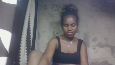 Snapshot of estanie chatting on 09.30.25 estanie online show from 09.30.25