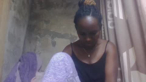 Snapshot of estanie chatting on 10.06.25 estanie online show from 10.06.25