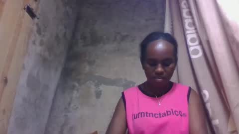 Snapshot of estanie chatting on 10.08.25 estanie online show from 10.08.25