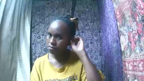 Snapshot of estanie chatting on 10.16.25 estanie online show from 10.16.25