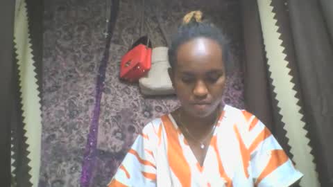 Snapshot of estanie chatting on 10.18.25 estanie online show from 10.18.25
