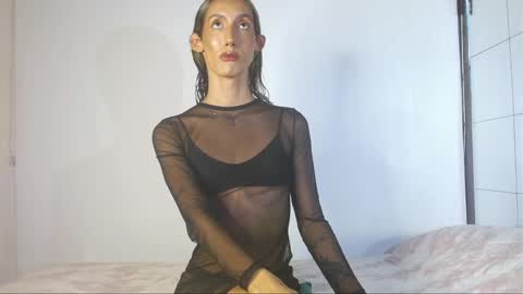 Estefa G online show from 01.03.25