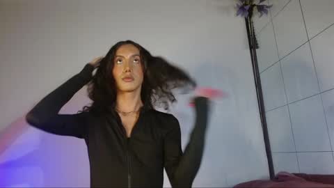 Estefa G online show from 02.18.25