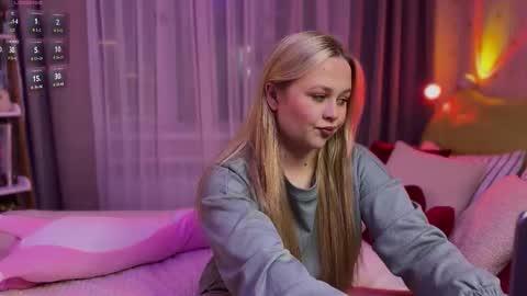 Estella online show from 03.06.26