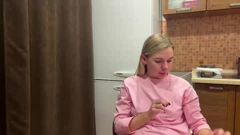 Snapshot of ester_vixen chatting on 10.21.25 Ester online show from 10.21.25