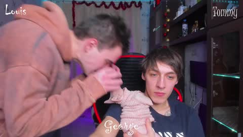 Snapshot of esthetics_boys chatting on 01.02.25 LOUIS online show from 01.02.25