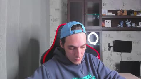 Snapshot of esthetics_boys chatting on 10.29.25 LOUIS online show from 10.29.25