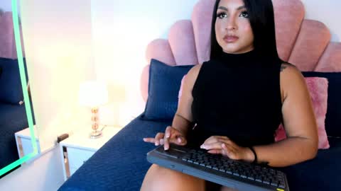 Snapshot of estrella_garcia chatting on 04.22.26 Estrella Garcia online show from 04.22.26