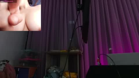 Snapshot of estrella_hanks_ chatting on 04.21.26 Estrella online show from 04.21.26