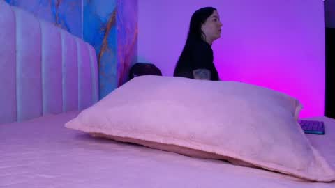 Snapshot of estrella_hanks_ chatting on 05.27.26 Estrella online show from 05.27.26