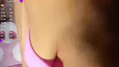 Snapshot of estrella_lee chatting on 09.12.25 estrella online show from 09.12.25