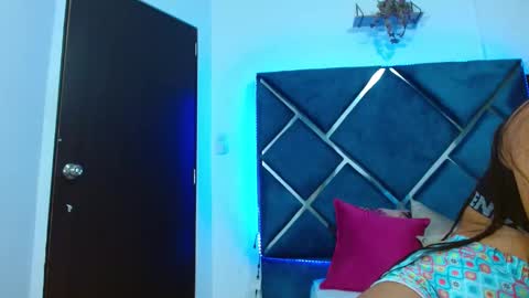 Snapshot of estrellaruiz chatting on 02.19.25 ESTRELLA online show from 02.19.25