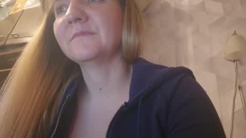 Snapshot of estrellawalters chatting on 04.21.26 estrellawalters online show from 04.21.26