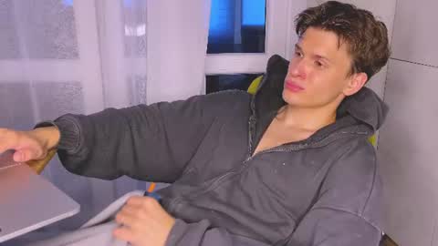 Snapshot of estremecerse chatting on 07.02.26 Alex online show from 07.02.26