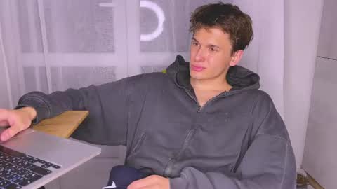 Snapshot of estremecerse chatting on 07.07.26 Alex online show from 07.07.26