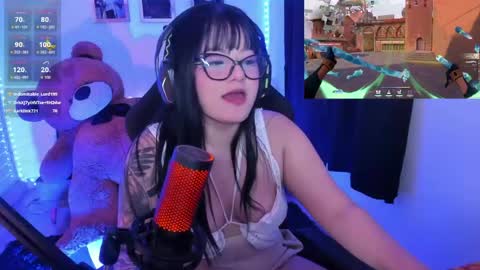 Snapshot of eternaaura_ chatting on 04.19.26 Aura online show from 04.19.26