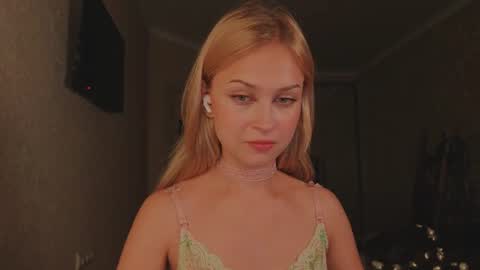 Snapshot of eternalophelia chatting on 06.26.26 Sophia online show from 06.26.26