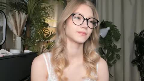 Natalie online show from 09.12.25