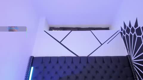 ethaancox online show from 10.11.25