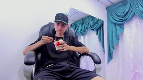 Snapshot of ethan_boy_ chatting on 12.12.24 Ethan online show from 12.12.24