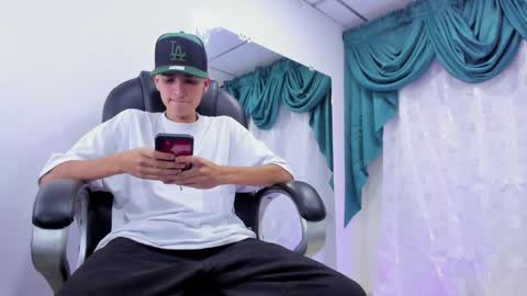 Snapshot of ethan_boy_ chatting on 12.18.24 Ethan online show from 12.18.24