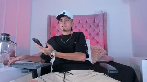 Snapshot of ethan_boy_ chatting on 11.21.25 Ethan online show from 11.21.25