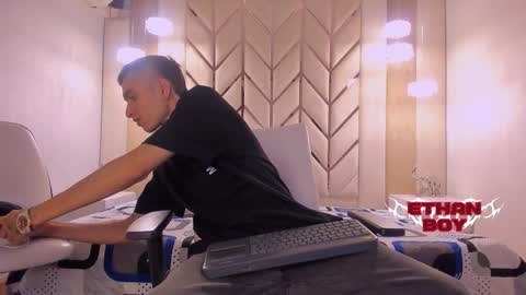 Snapshot of ethan_boy_ chatting on 02.04.26 Ethan online show from 02.04.26