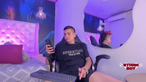 Snapshot of ethan_boy_ chatting on 02.11.26 Ethan online show from 02.11.26