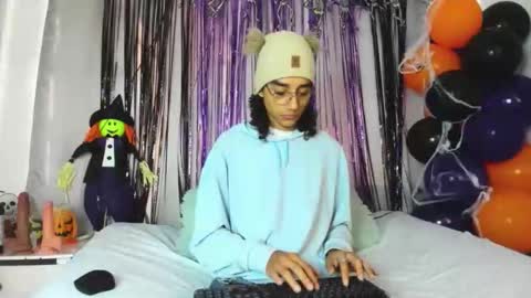 Snapshot of ethanblackwoodd chatting on 10.28.25 ethanblackwoodd online show from 10.28.25