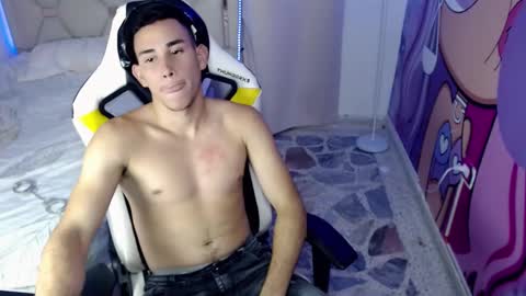 Snapshot of ethann_03 chatting on 03.07.25 Ethan online show from 03.07.25