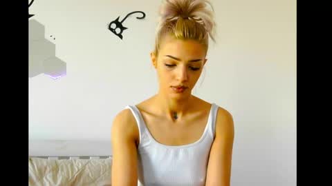 Snapshot of etherealuxx chatting on 05.02.26 Serena online show from 05.02.26