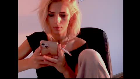 Snapshot of etherealuxx chatting on 06.02.26 Serena online show from 06.02.26