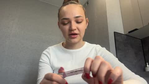 Snapshot of etsukoturrigiano chatting on 04.13.26 Caroline online show from 04.13.26