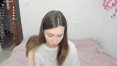 Veronica Tiia Lilith left to right online show from 03.12.26