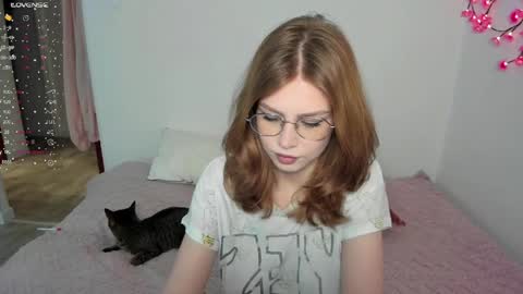 Snapshot of eumomino chatting on 06.01.26 Veronica Tiia Lilith left to right online show from 06.01.26