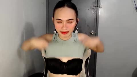 Snapshot of euniceariella21 chatting on 12.30.24 YELLA online show from 12.30.24